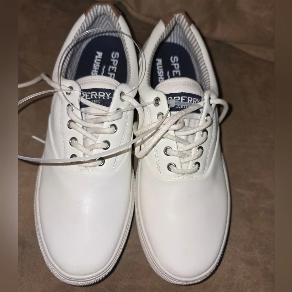 NWOT Men's Halyard leather Sperrys. Size 8